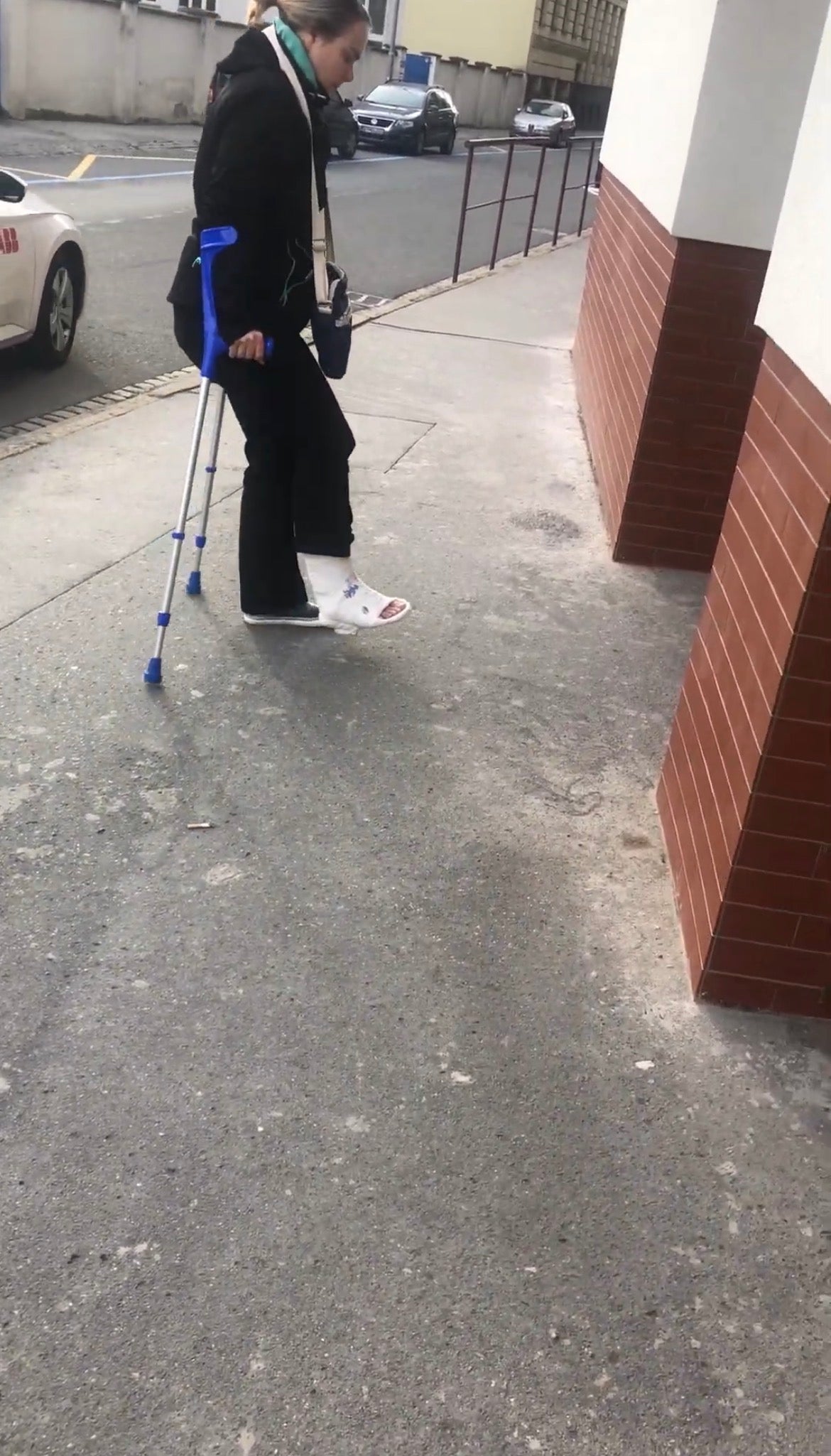 Girl slwc coming hospital video