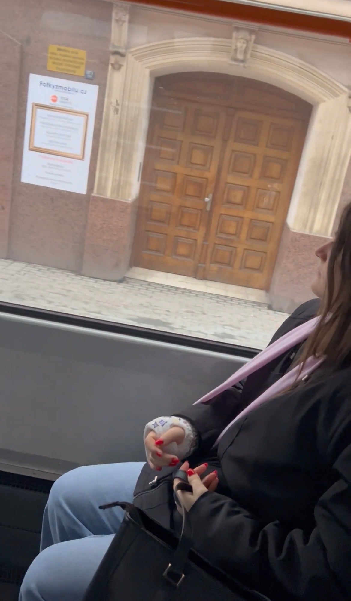 Girl sac tram video