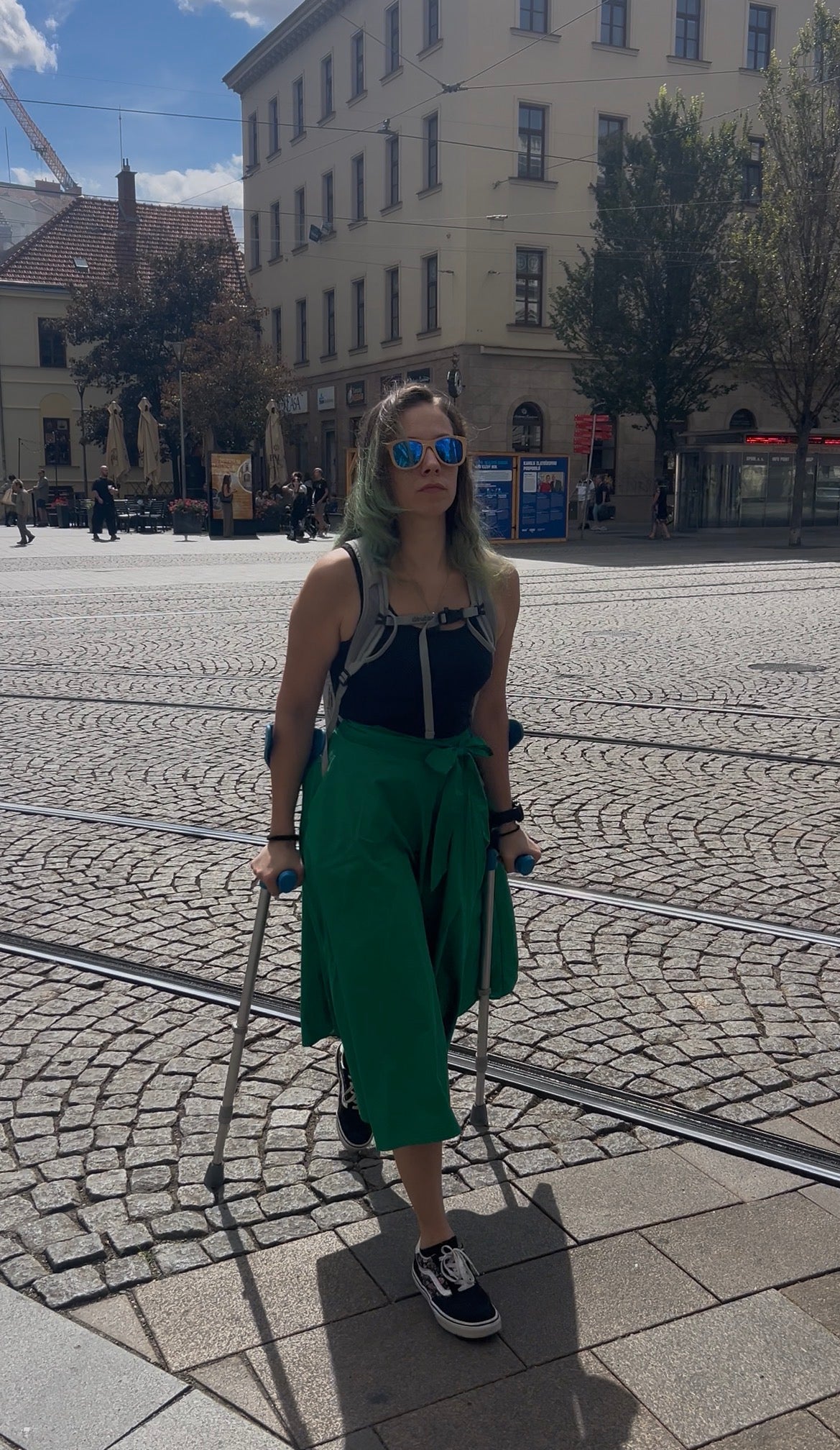 Cool girl crutches video