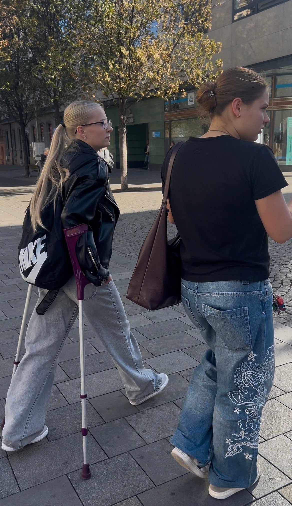 Girl on crutches video