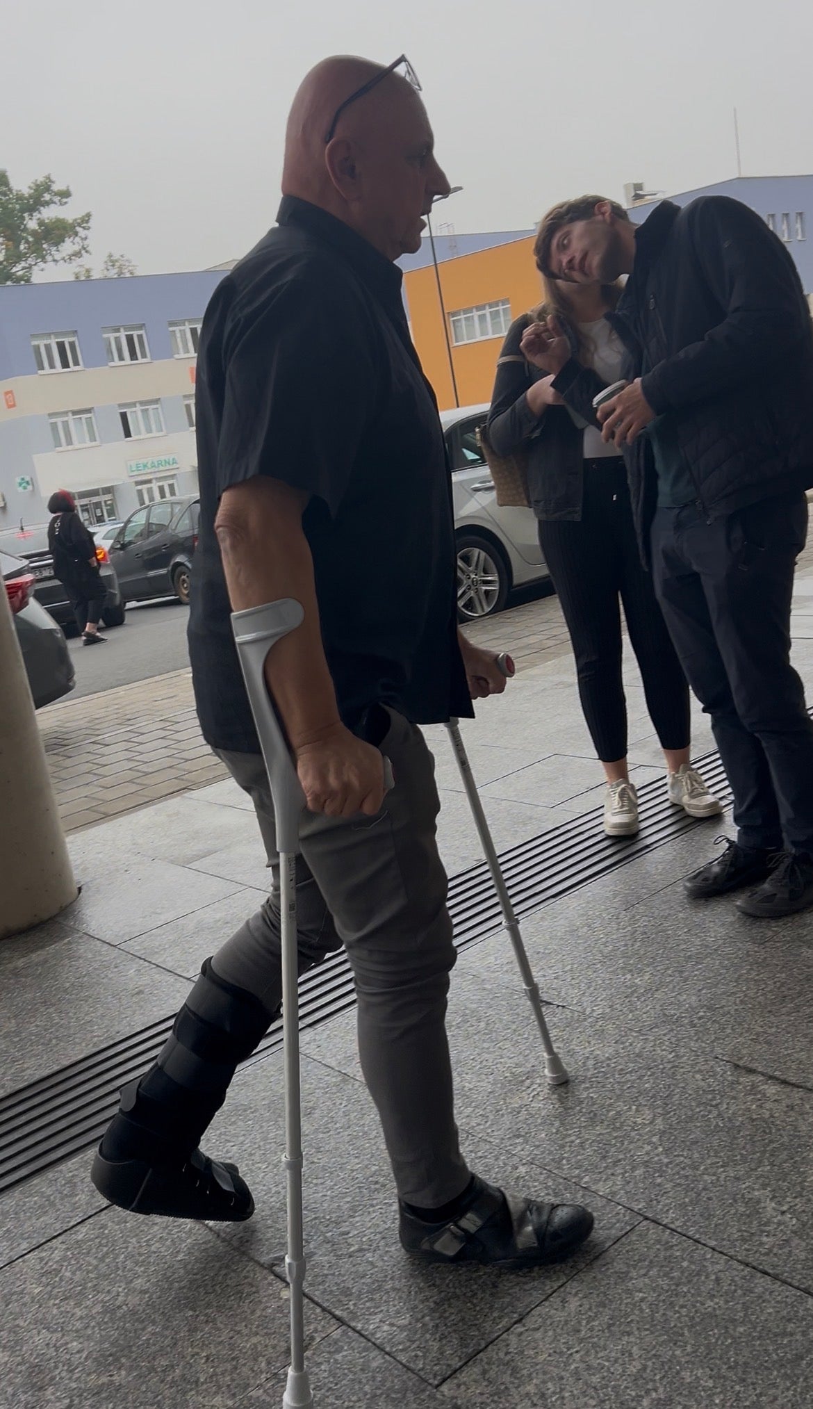 Man boot video