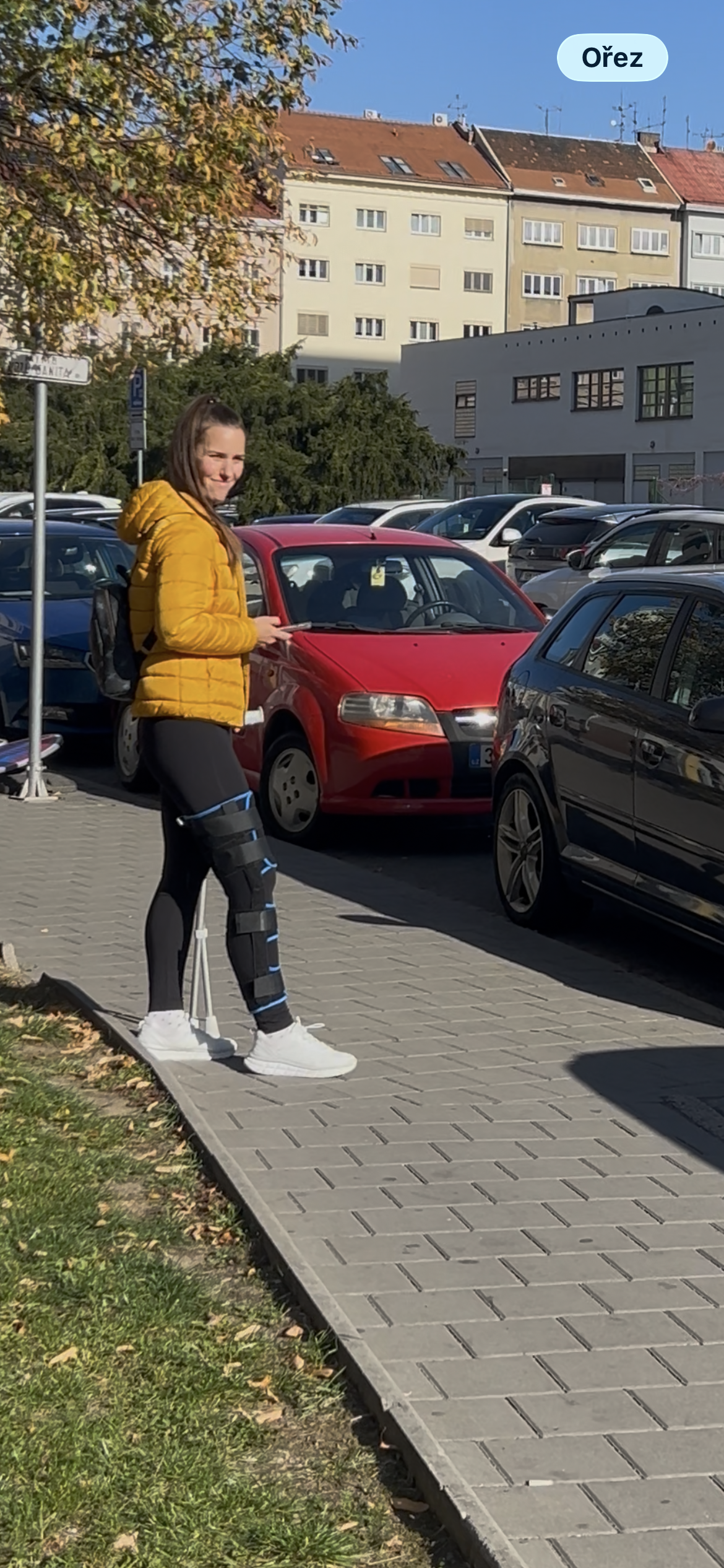 Girl knee video